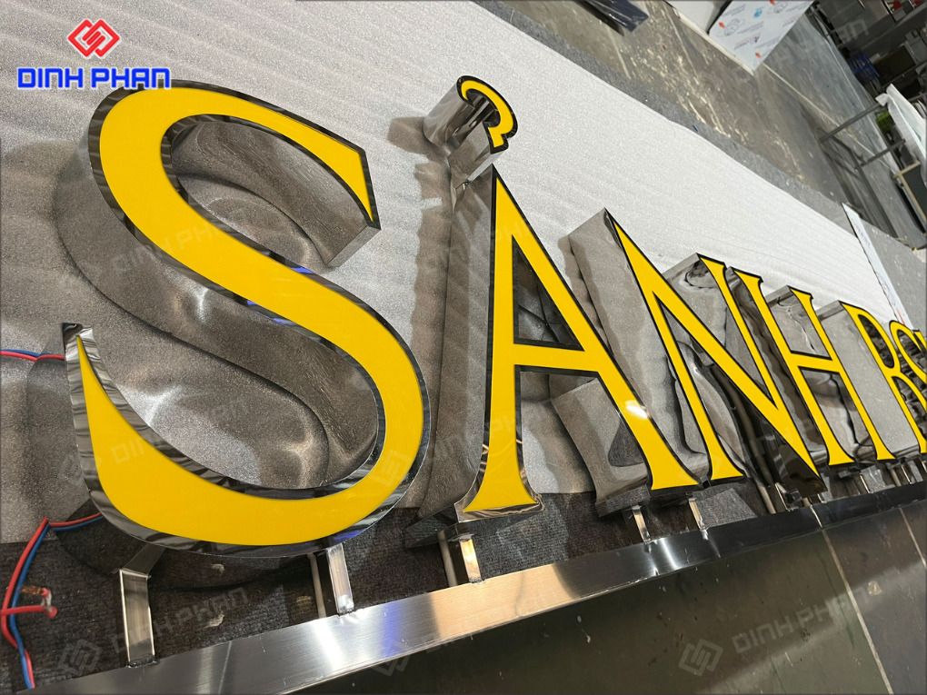 Làm chữ inox Ninh Thuận bền đẹp, nâng tầm bảng hiệu Bộ chữ ở sảnh khách sạn