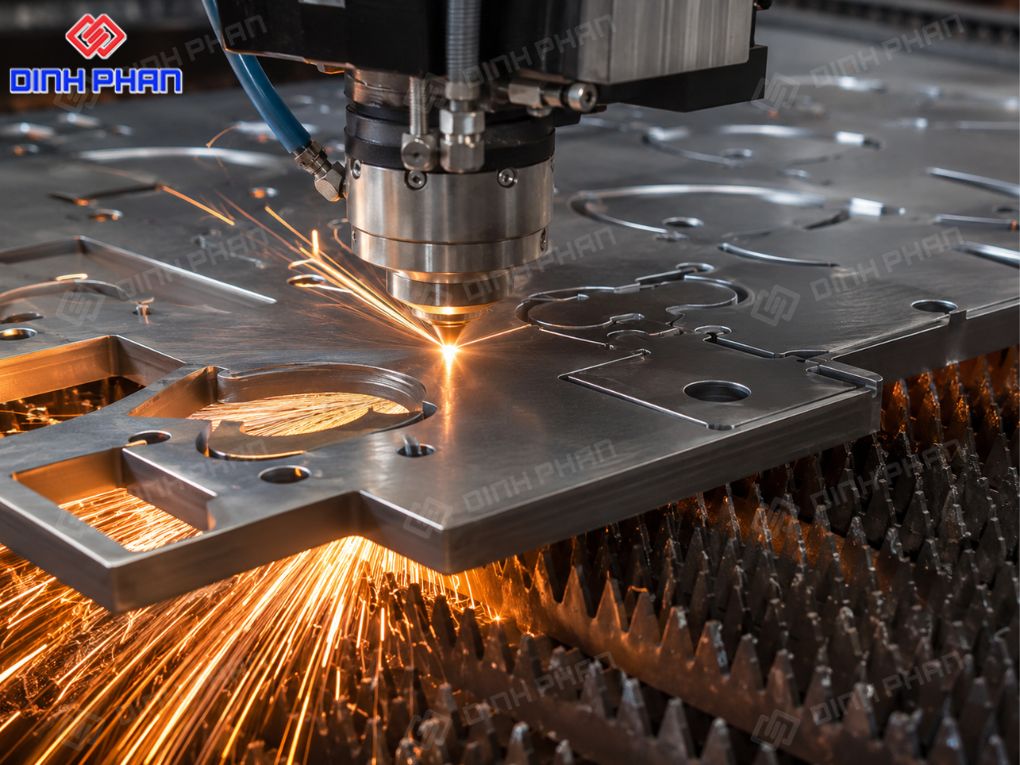 Cắt inox BMT đẹp, giá rẻ và đúng yêu cầu Cắt inox dày bằng laser