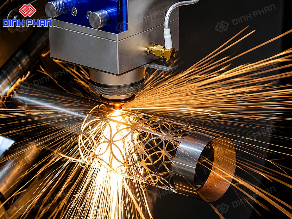 Cắt laser kim loại ống cho đường cắt chính xác, gọn mép và đẹp mắt