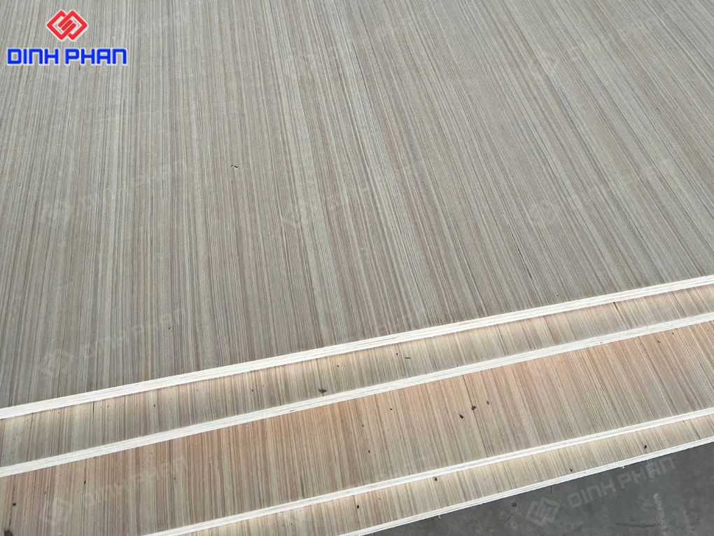 Ván gỗ BMT được cắt đúng kích thước, bề mặt vân gỗ rõ nét.
