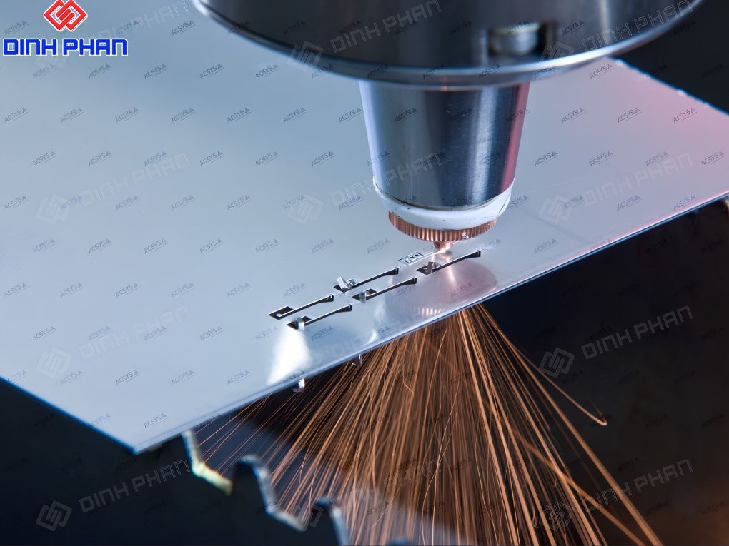 Gia công CNC BMT đẹp, chuẩn và dễ ứng dụng Cận cảnh đường cắt Laser chính xác trên từng milimet
