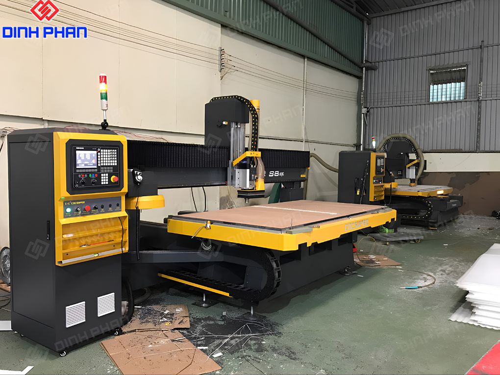 Gia công CNC BMT đẹp, chuẩn và dễ ứng dụng Hệ thống máy CNC hiện đại, quy mô lớn.