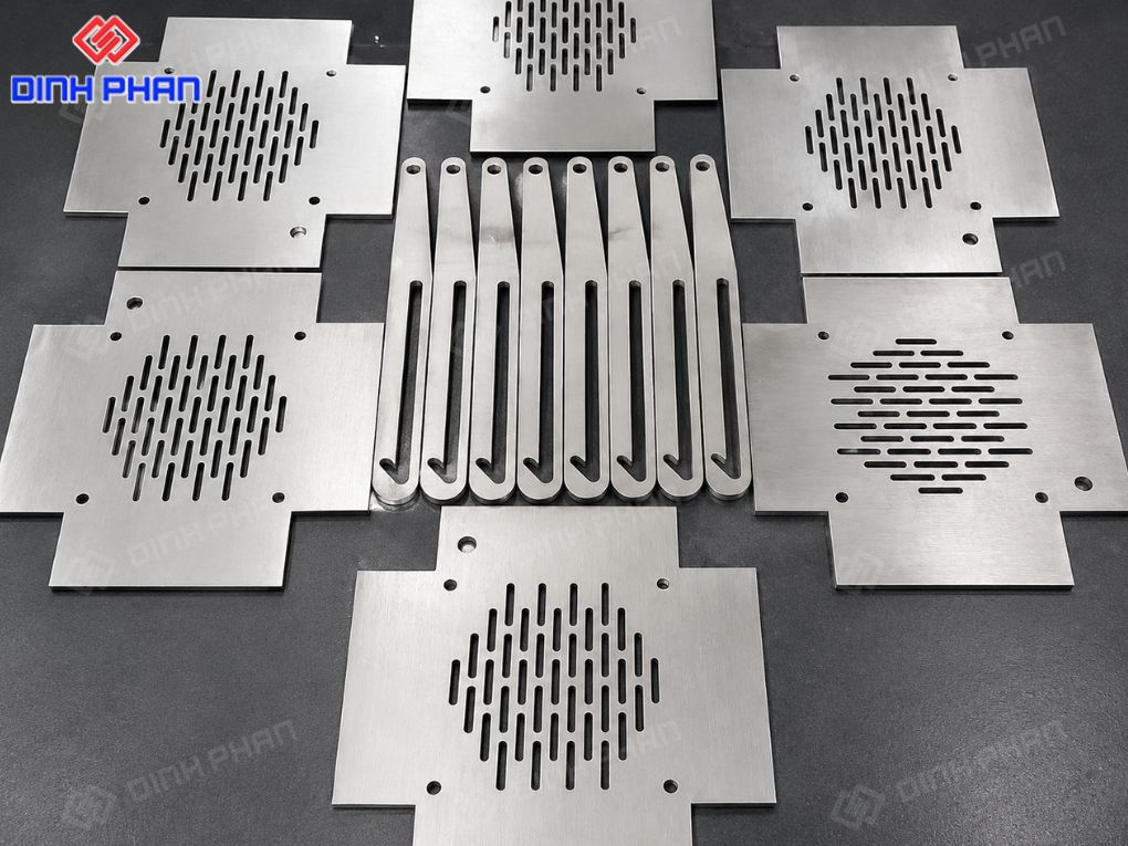 Gia công kim loại tấm BMT theo yêu cầu, nhanh và chính xác Gia công kim loại tấm BMT theo yêu cầu, nhanh và chính xác