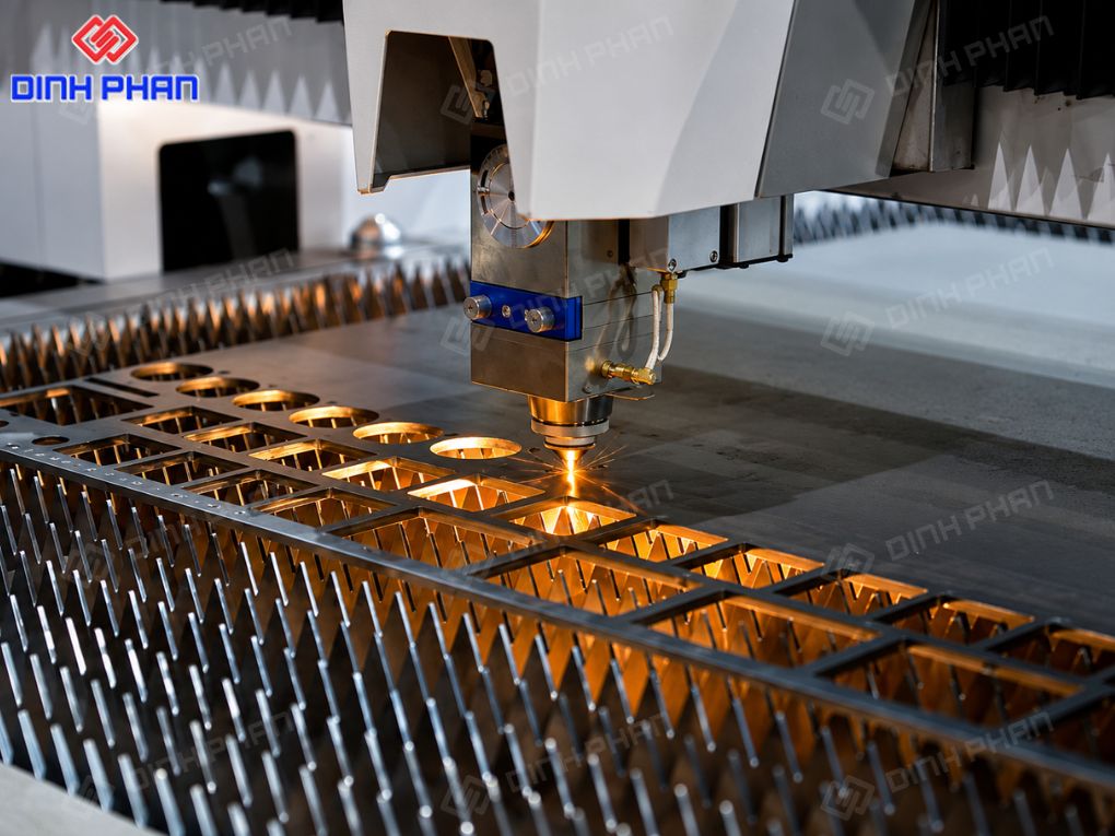 Gia công kim loại tấm BMT theo yêu cầu, nhanh và chính xác Gia công kim loại tấm BMT- Cắt laser kim loại tấm chính xác