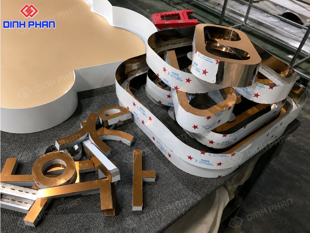 Gia công kim loại tấm Đắk Lắk theo yêu cầu, nhanh và chính xác Gia công chữ inox nổi sắc nét, bền đẹp, phù hợp cho bảng hiệu và nhận diện thương hiệu.