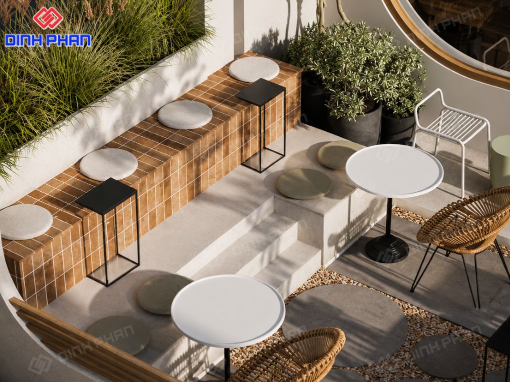 Góc cafe ngoài trời thoáng nhẹ, đẹp nhờ ánh nắng, cây xanh và cách bố trí chỗ ngồi tinh tế.