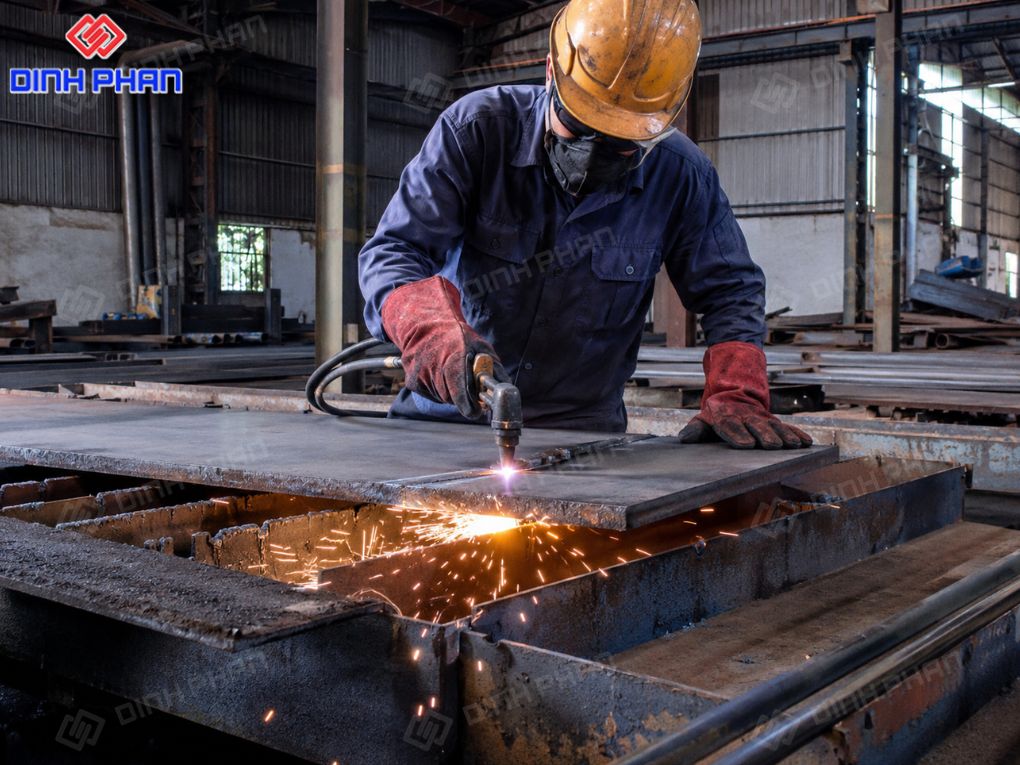 Cắt sắt tấm BMT đẹp, nhanh và đúng kích thước