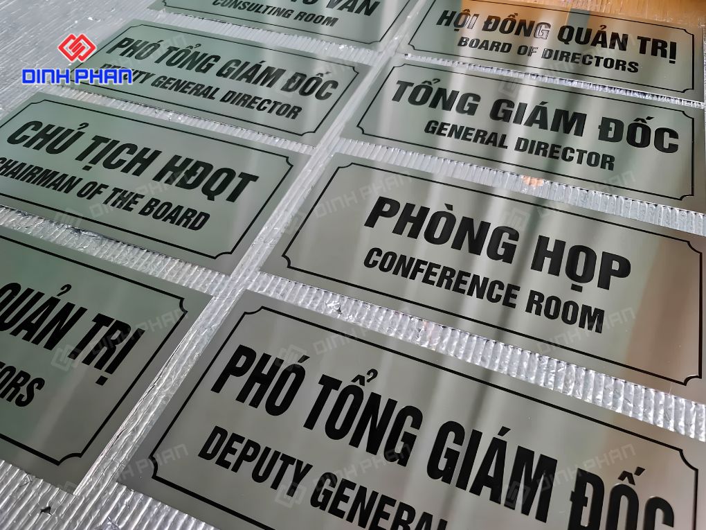 Bảng tên phòng bằng Mica