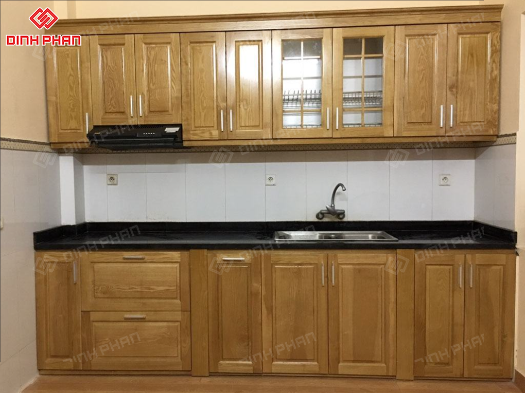 Tủ Bếp Gỗ Tự Nhiên Hay Gỗ Công Nghiệp: So Sánh Chi Tiết & Nên Chọn Loại Nào? Tủ Bếp Gỗ Tự Nhiên Hay Gỗ Công Nghiệp: So Sánh Chi Tiết & Nên Chọn Loại Nào?